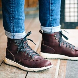 SOLD DO NOT PURCHASE Danner Logger 917 Boots Men’s Size 7.5 Vibram Sole
